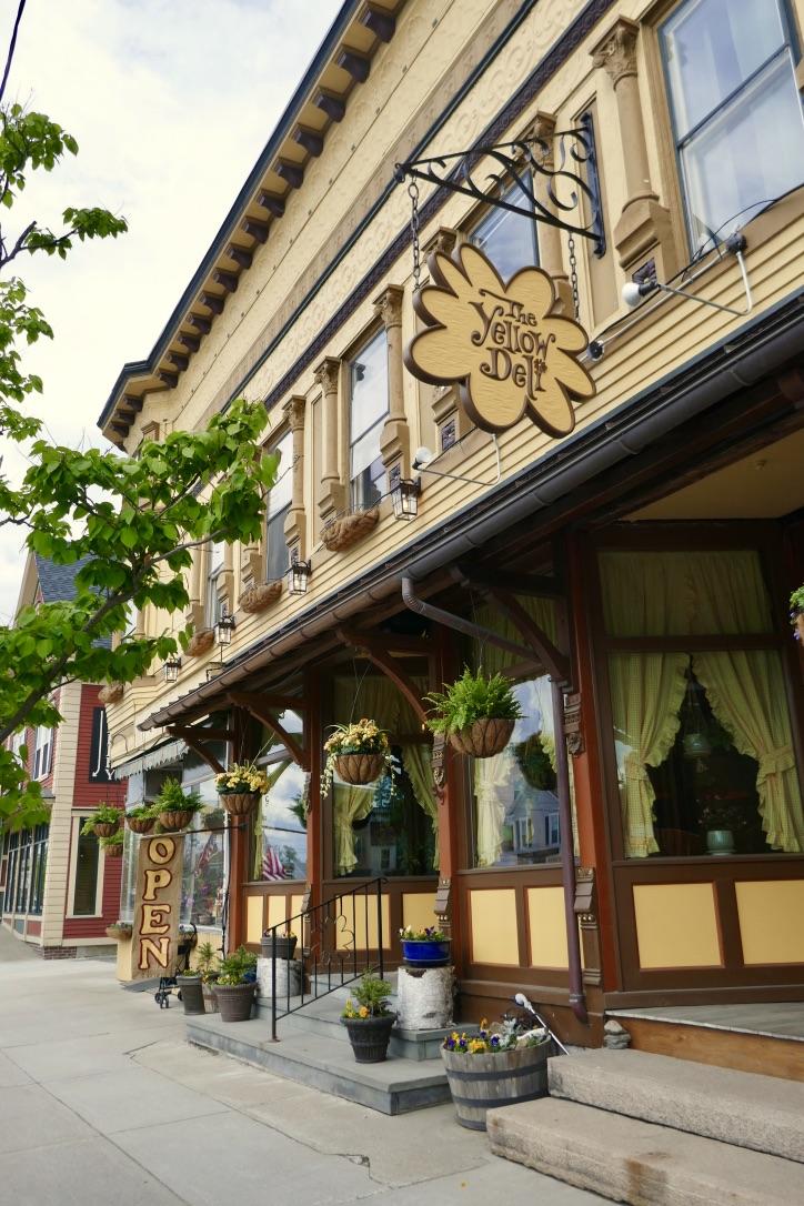 Front of the Yellow Deli in Lancaster NH